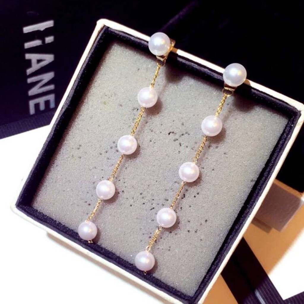 - Elegant Gold Pearl Drop Earrings